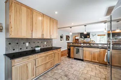 1309 S 91st St, West Allis, WI 53214 - Photo 8