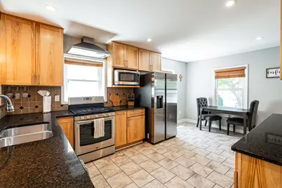 1309 S 91st St, West Allis, WI 53214 - Photo 6