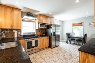 1309 S 91st St, West Allis, WI 53214 - Photo 6