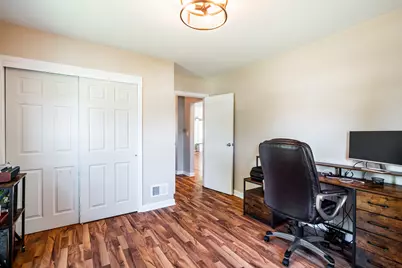 1309 S 91st St, West Allis, WI 53214 - Photo 16