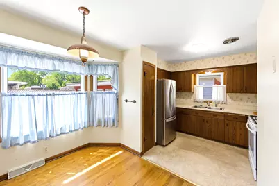 3520  Knoll Pl, Racine, WI 53403 - Photo 6