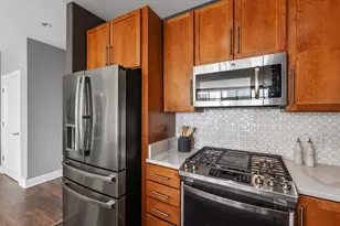 1550 E Royall Pl, Milwaukee, WI 53202 - Photo 8