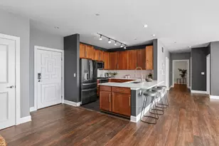 1550 E Royall Pl, Milwaukee, WI 53202 - Photo 10