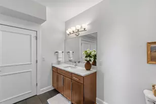 1550 E Royall Pl, Milwaukee, WI 53202 - Photo 24