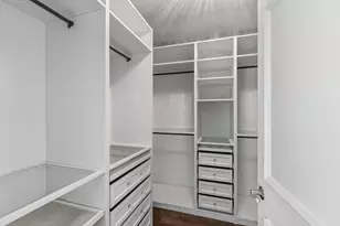1550 E Royall Pl, Milwaukee, WI 53202 - Photo 18