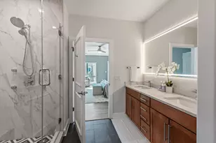 1550 E Royall Pl, Milwaukee, WI 53202 - Photo 2