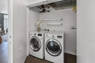 1550 E Royall Pl, Milwaukee, WI 53202 - Photo 24