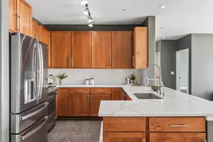 1550 E Royall Pl, Milwaukee, WI 53202 - Photo 10