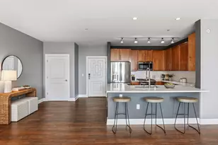 1550 E Royall Pl, Milwaukee, WI 53202 - Photo 6