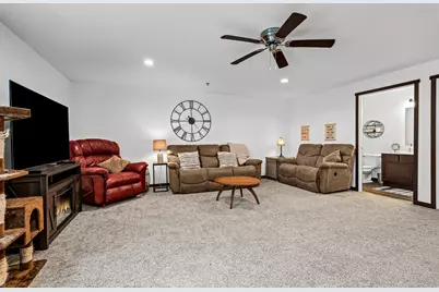 1816  Prairie Pl, Holmen, WI 54636 - Photo 6