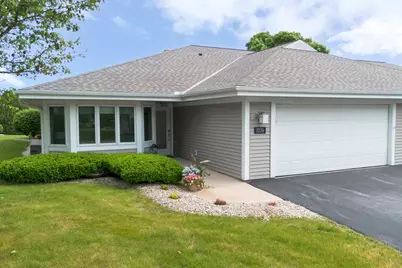 7224 W Mequon Square Dr #7224, Mequon, WI 53092 - Photo 2