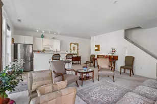 1550 N Warren Ave, Milwaukee, WI 53202 - Photo 8