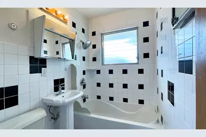 3952 S 43rd St #3954 Upper, Milwaukee, WI 53220 - Photo 8