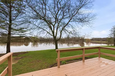 W180N9879  Riversbend Cir, Germantown, WI 53022 - Photo 2