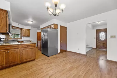 7701 W Warnimont Ave, Milwaukee, WI 53220 - Photo 8
