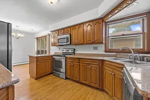 7701 W Warnimont Ave, Milwaukee, WI 53220 - Photo 12