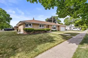 7701 W Warnimont Ave, Milwaukee, WI 53220 - Photo 32