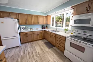2419 S 81st St, West Allis, WI 53219 - Photo 14