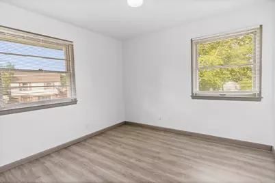 9625 W Metcalf Pl, Milwaukee, WI 53222 - Photo 20