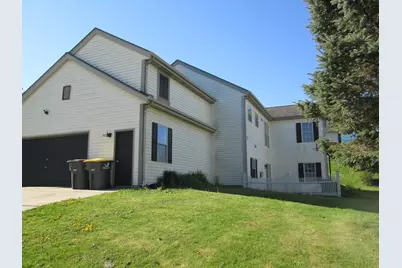 118  Manchester Dr, Waukesha, WI 53188 - Photo 2