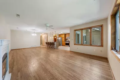 11014  Mequon Square Dr, Mequon, WI 53092 - Photo 8