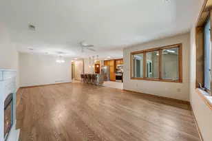 11014 Mequon Square Dr, Mequon, WI 53092 - Photo 8