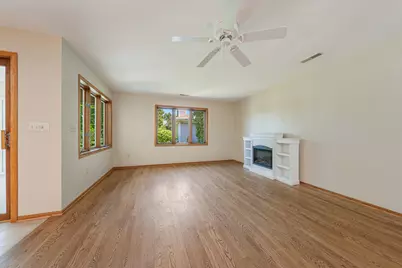 11014  Mequon Square Dr, Mequon, WI 53092 - Photo 4