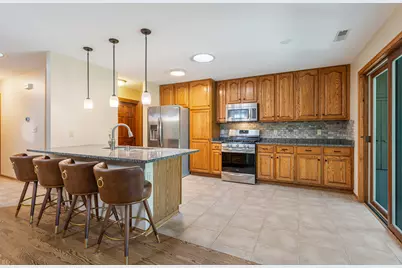 11014  Mequon Square Dr, Mequon, WI 53092 - Photo 10