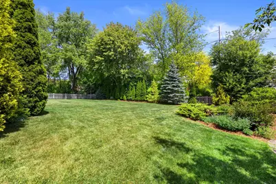9060 N Meadowlark Ln, Bayside, WI 53217 - Photo 34