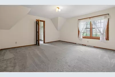 304  Fieldstone Rd, Delafield, WI 53018 - Photo 30
