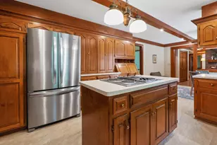 304 Fieldstone Rd, Delafield, WI 53018 - Photo 8
