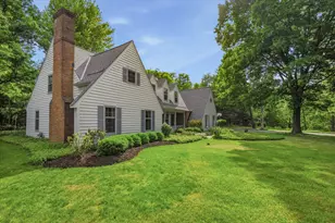 304 Fieldstone Rd, Delafield, WI 53018 - Photo 2