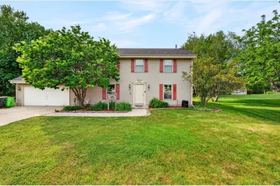 62 E Prospect Ct, Hartford, WI 53027 - Photo 2