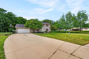 62 E Prospect Ct, Hartford, WI 53027 - Photo 4