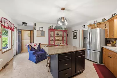 2401  Pendleton Pl, Waukesha, WI 53188 - Photo 12