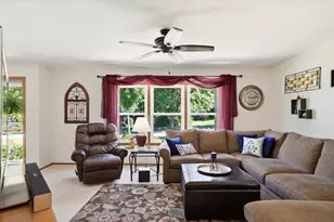 2401 Pendleton Pl, Waukesha, WI 53188 - Photo 6