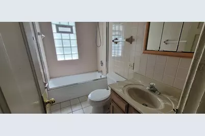 5817 W Vliet St #5819, Milwaukee, WI 53208 - Photo 6