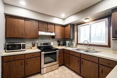 720  Coventry Ln, Hartland, WI 53029 - Photo 6