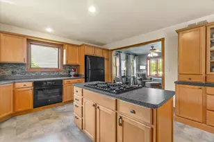 9574 S Fairway Circle, Franklin, WI 53132 - Photo 8