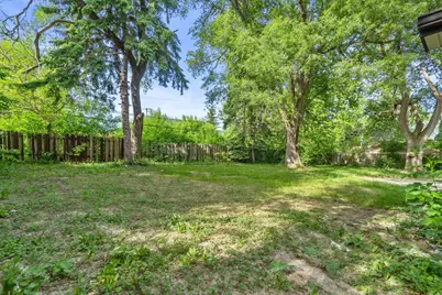 8570 W Lancaster Ave, Milwaukee, WI 53225 - Photo 36