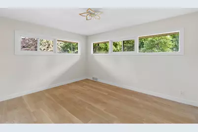 8570 W Lancaster Ave, Milwaukee, WI 53225 - Photo 20