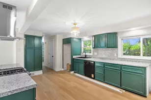 8570 W Lancaster Ave, Milwaukee, WI 53225 - Photo 10
