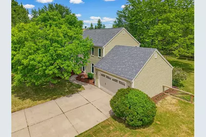 112 N Meadowside Ct, Summit, WI 53066 - Photo 2