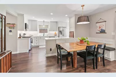 1943  River Park Ct, Wauwatosa, WI 53226 - Photo 8