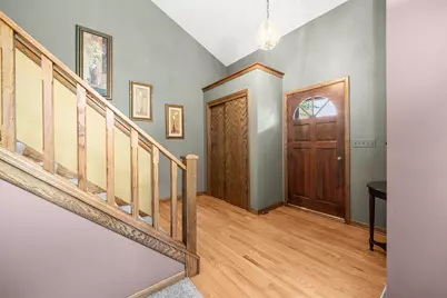W233N7065  Blacksmith Ct, Sussex, WI 53089 - Photo 2