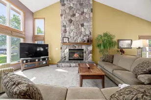 W233N7065 Blacksmith Ct, Sussex, WI 53089 - Photo 4