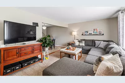 15430 W Harcove Dr, New Berlin, WI 53151 - Photo 2