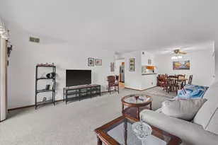 301 Park Hill Dr, Pewaukee, WI 53072 - Photo 4