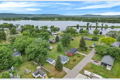 333  19th St, Buffalo City, WI 54622 - Photo 2