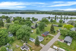 333 19th St, Buffalo City, WI 54622 - Photo 2